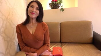 Beautiful Chinese woman with inborn big melons in secret video.