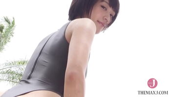 Koharu Nishino in solo action in this guiltless looking video.